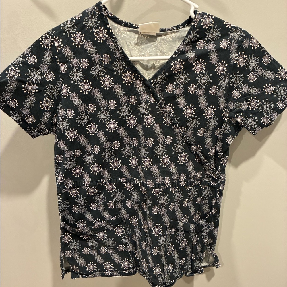 Willow Brook Scrub Top Black, White, Light Pink Women’s Size Small
